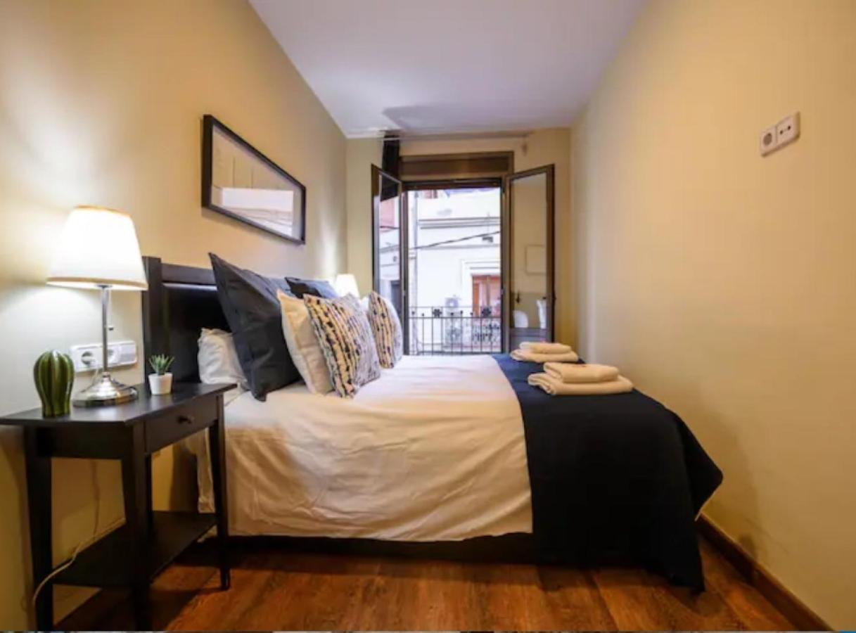 Ramblasrentals Cozy Renovated 2Br With Balcony Lift 20M Rambla - Parking - Wifi Barcelona Exterior foto